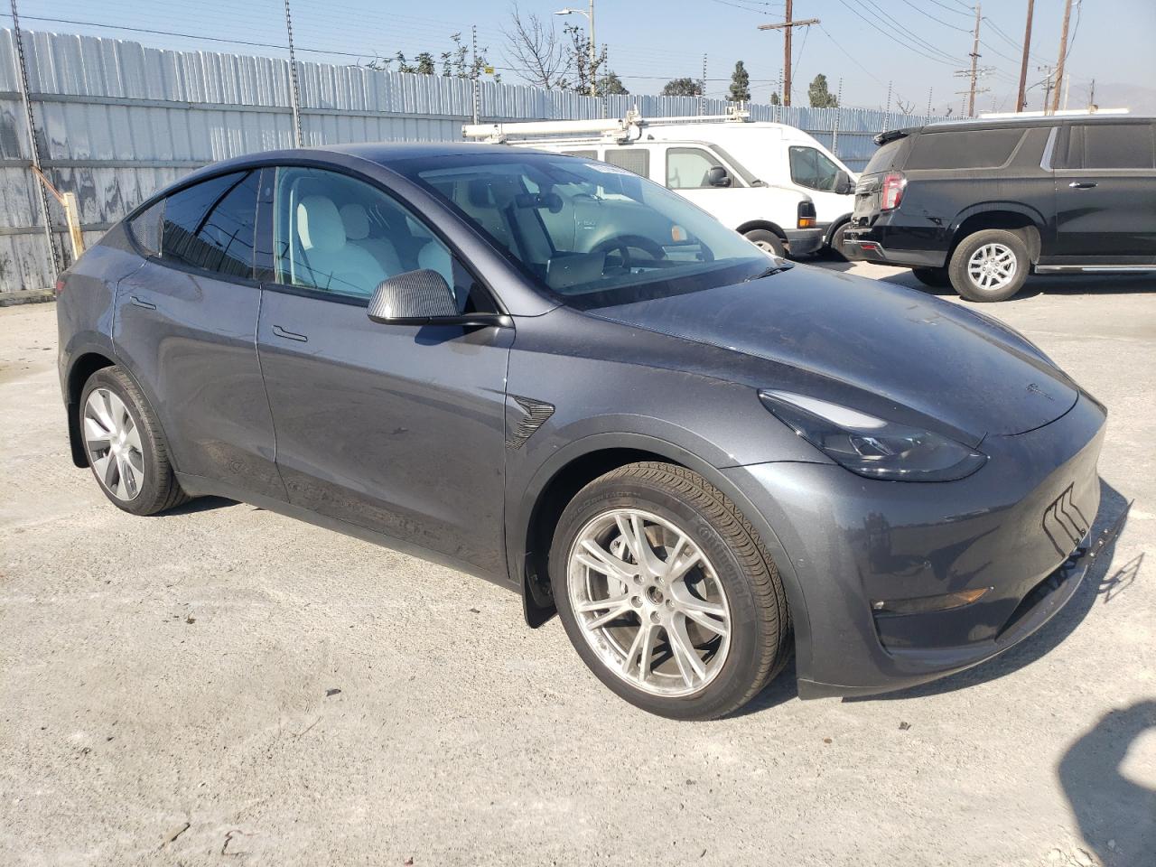 VIN 7SAYGDEE7NF544744 2022 TESLA MODEL Y no.4