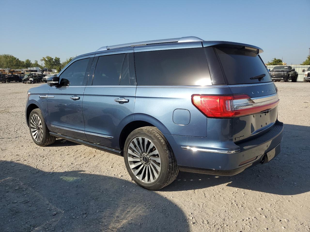 2018 Lincoln Navigator - Image 2