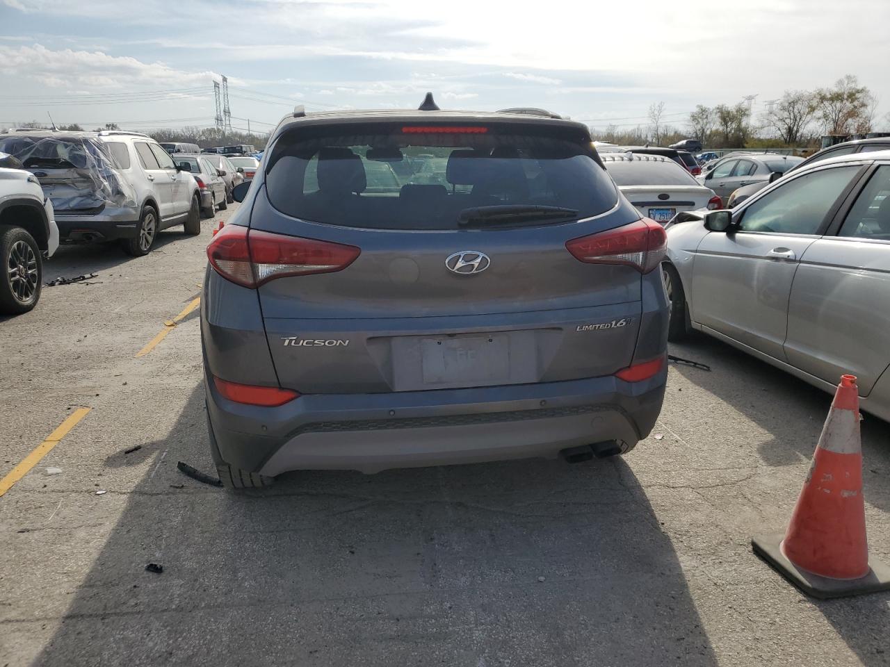 2018 Hyundai Tucson Value VIN: KM8J33A27JU677937 Lot: 78639564