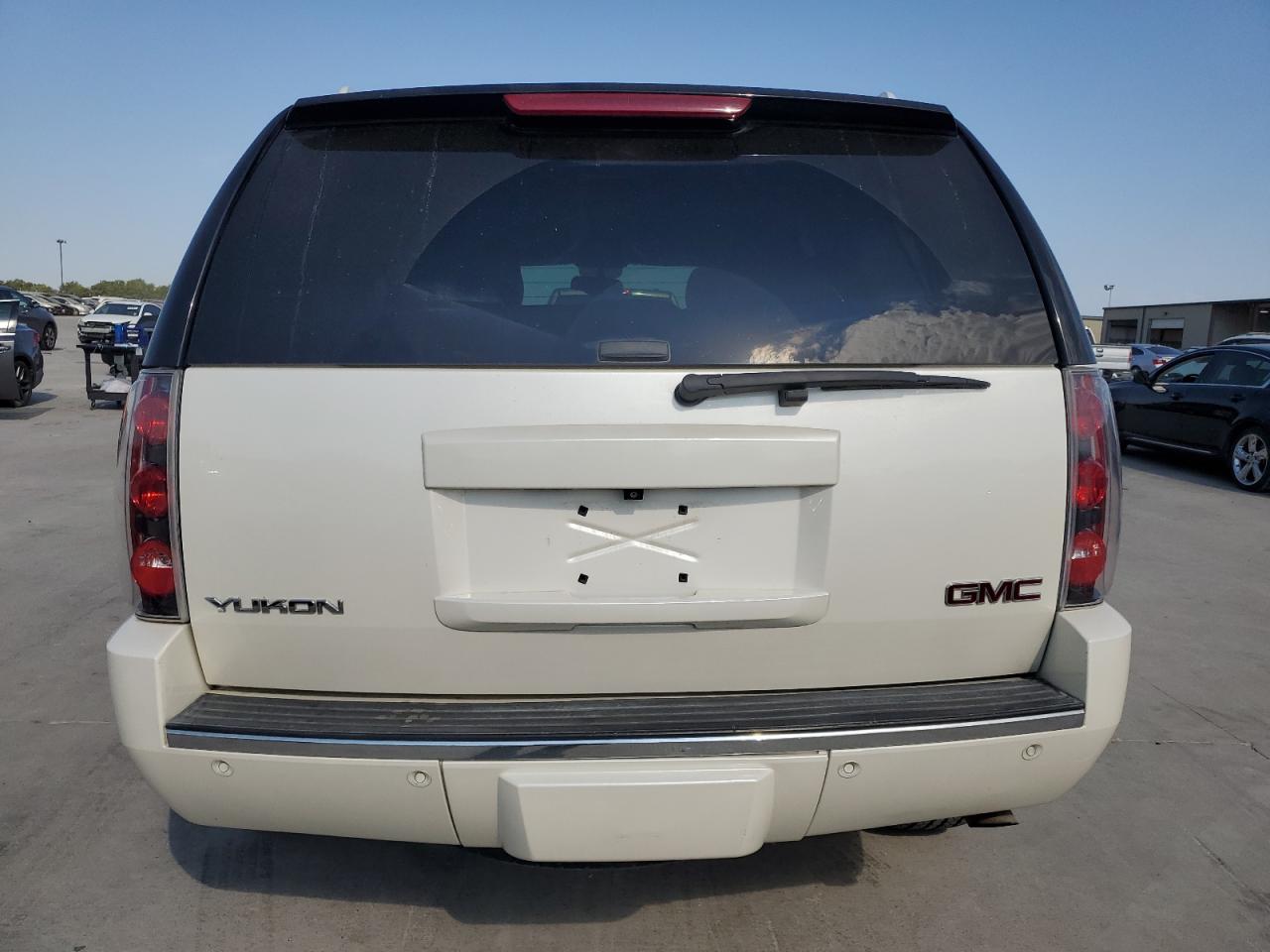 1GKS2EEF2ER112061 2014 GMC Yukon Denali