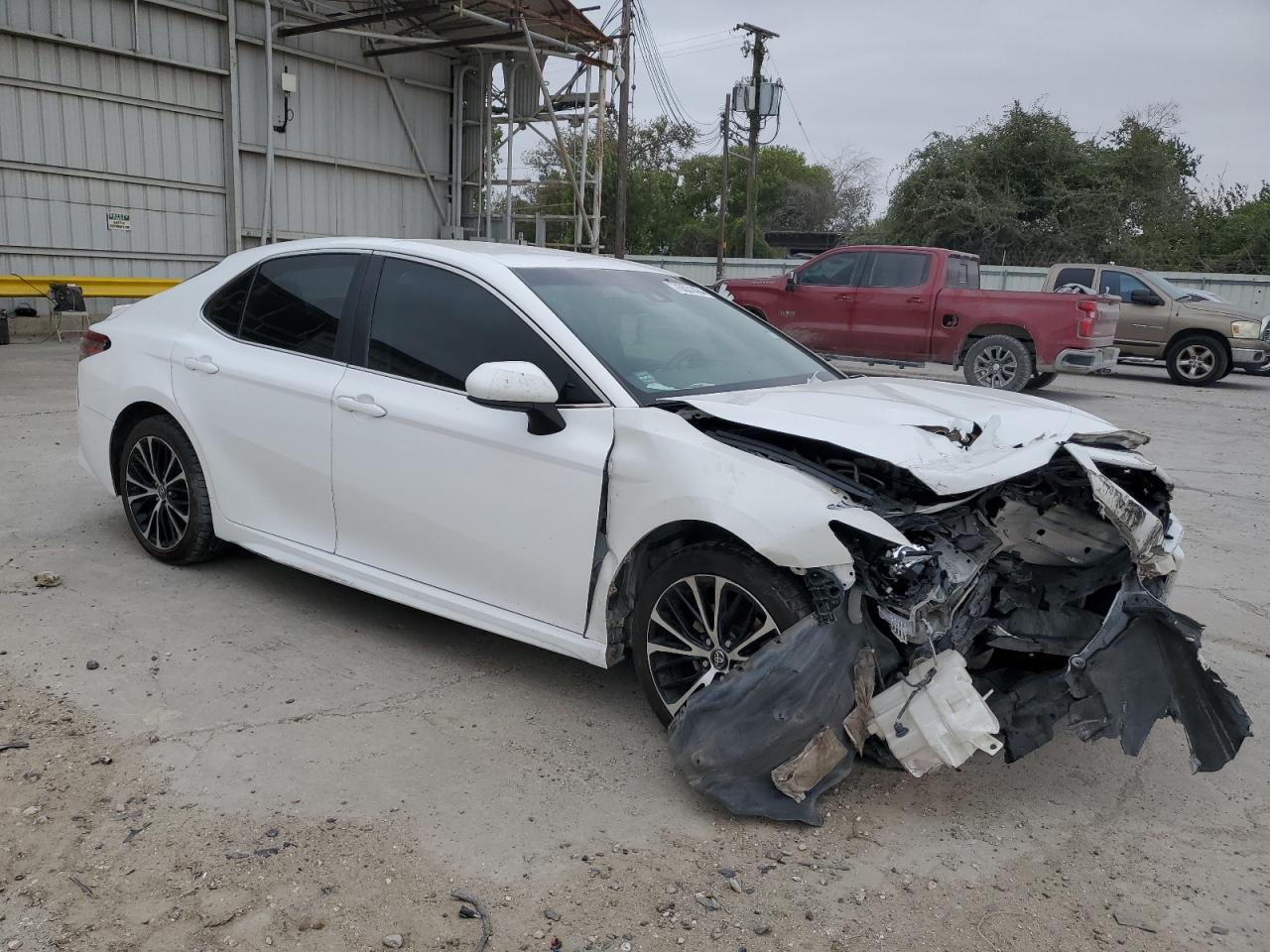 VIN 4T1B11HK9JU133475 2018 TOYOTA CAMRY no.4