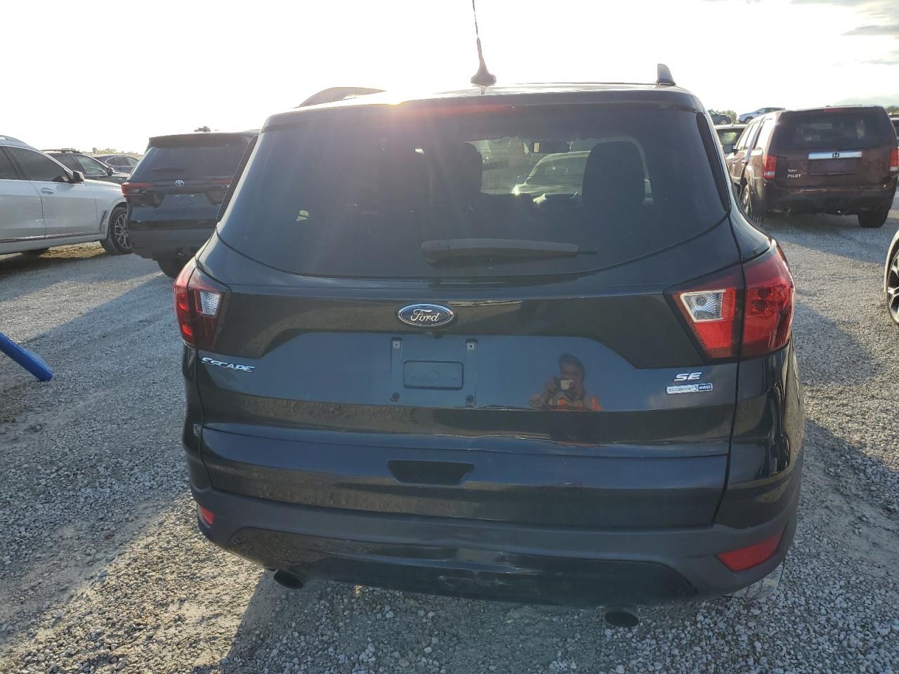 2019 Ford Escape Se VIN: 1FMCU9GDXKUC00373 Lot: 74330744