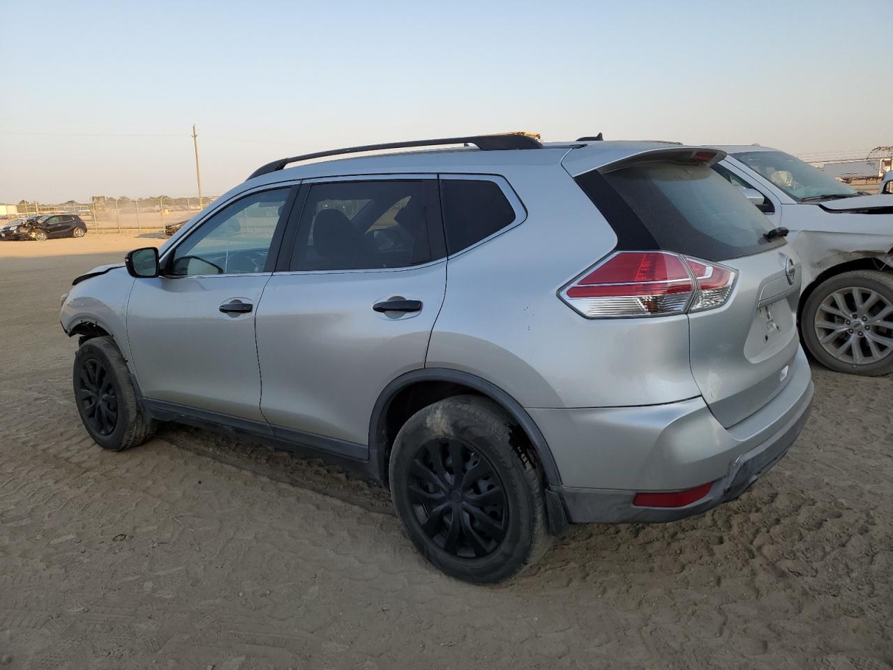 KNMAT2MV2GP605927 2016 NISSAN ROGUE - Image 2