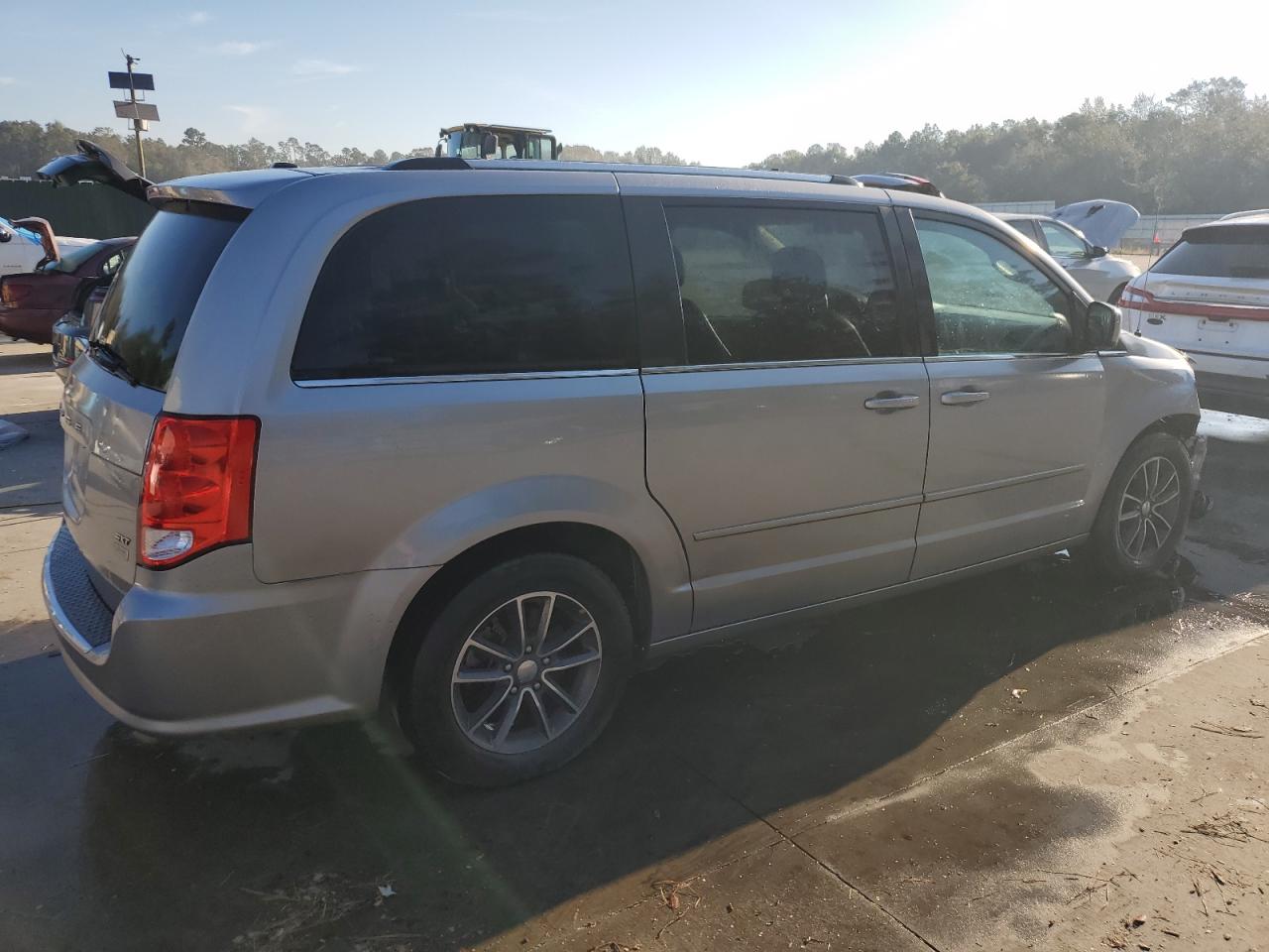 2017 Dodge Grand Caravan Sxt VIN: 2C4RDGCGXHR825641 Lot: 76611184