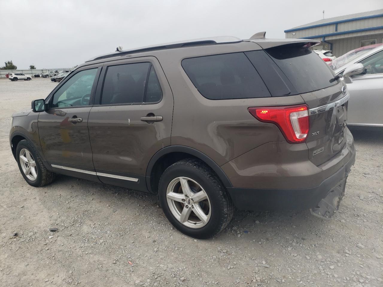 VIN 1FM5K8D82GGB31118 2016 FORD EXPLORER no.2