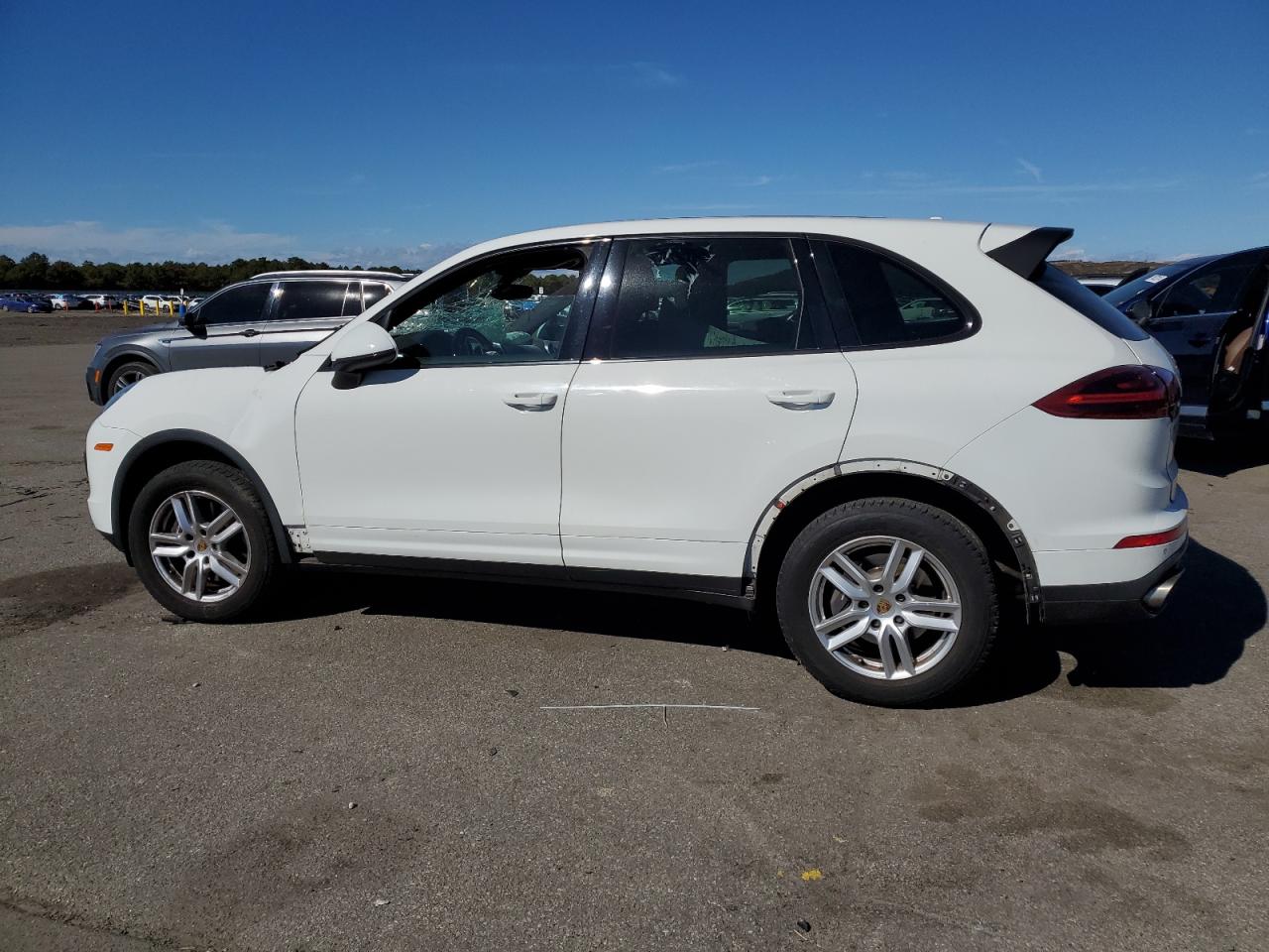 2016 Porsche Cayenne - Image 2