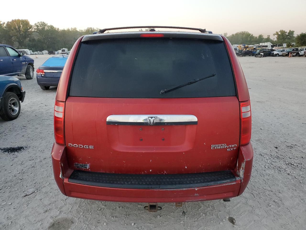 2010 Dodge Caravan - Image 6