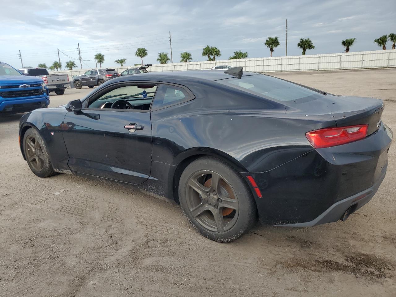 VIN 1G1FB1RX8G0164867 2016 CHEVROLET CAMARO no.2