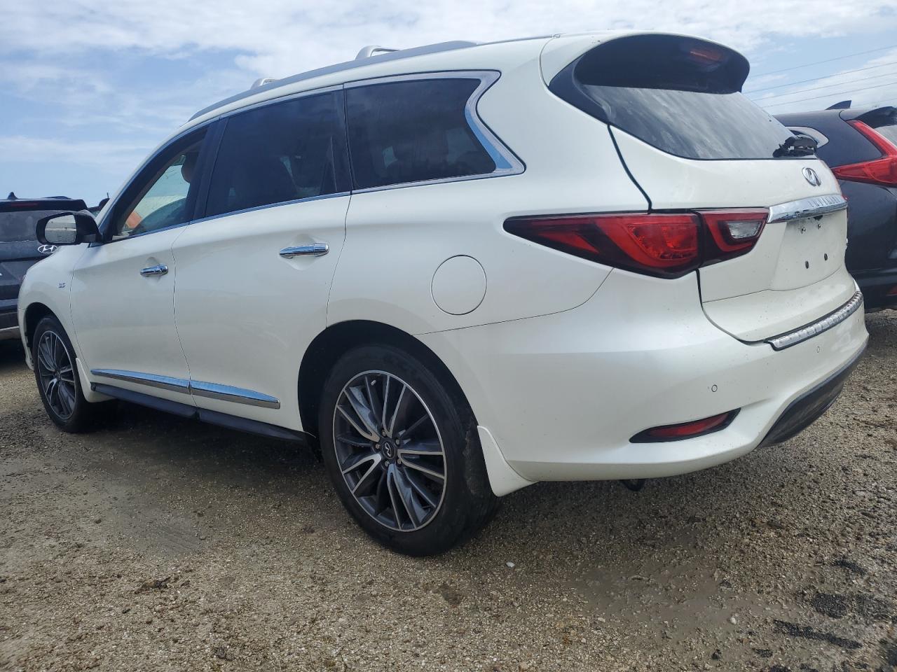 2020 Infiniti QX60 - Image 2