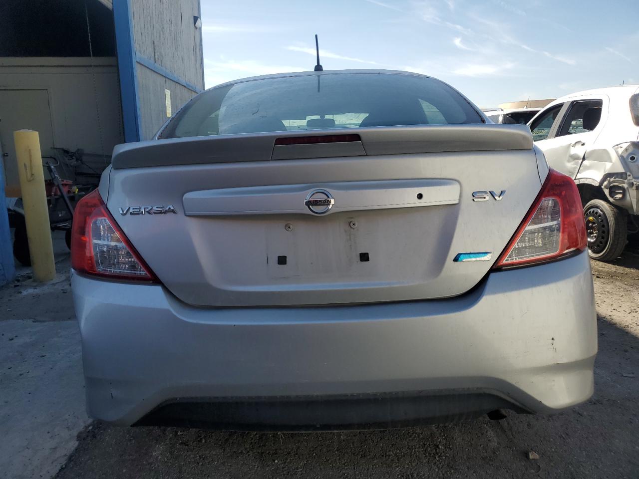 2015 Nissan Versa S VIN: 3N1CN7AP3FL819781 Lot: 74976844