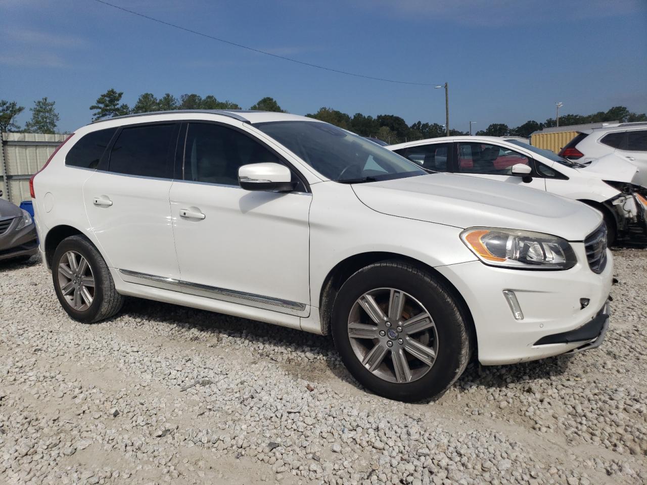 2017 Volvo XC60 - Image 4