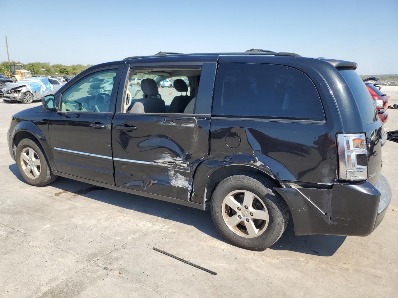 2009 Dodge Caravan - Image 2
