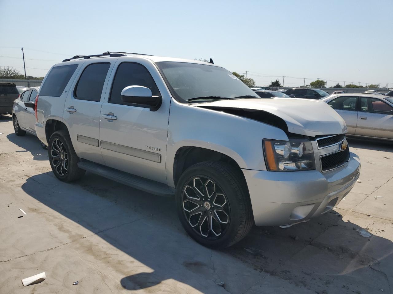 VIN 1GNSCBE01DR147666 2013 CHEVROLET TAHOE no.4