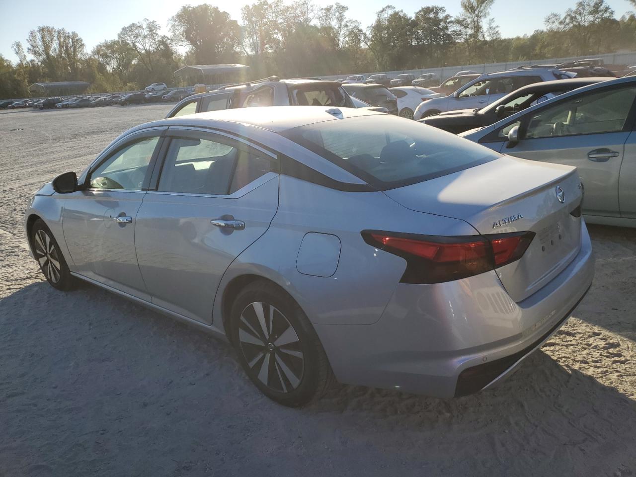 2020 Nissan Altima - Image 2