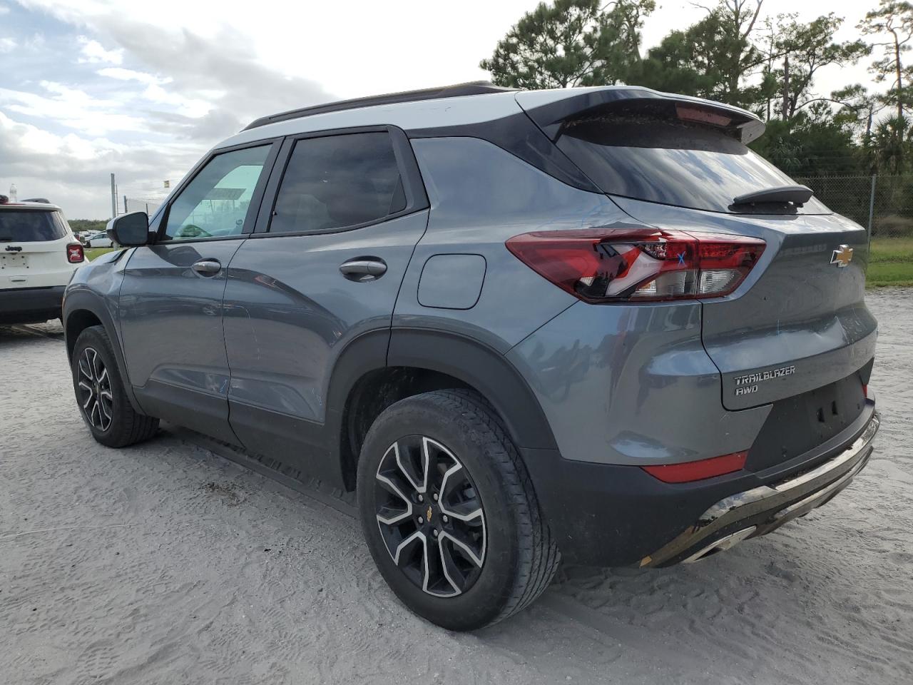 2021 Chevrolet TrailBlazer - Image 2