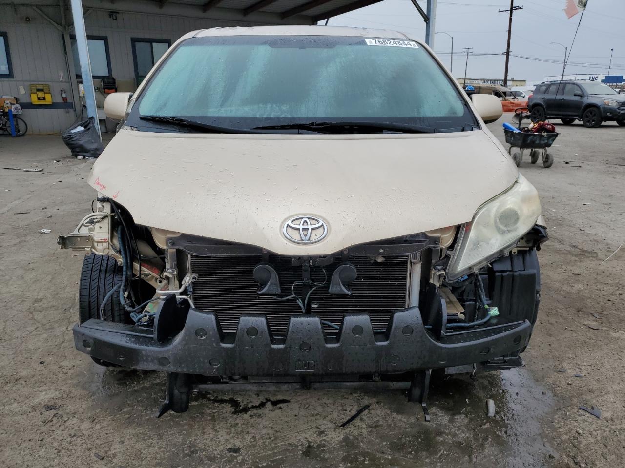 2011 Toyota Sienna Xle VIN: 5TDYK3DC7BS134250 Lot: 76624844