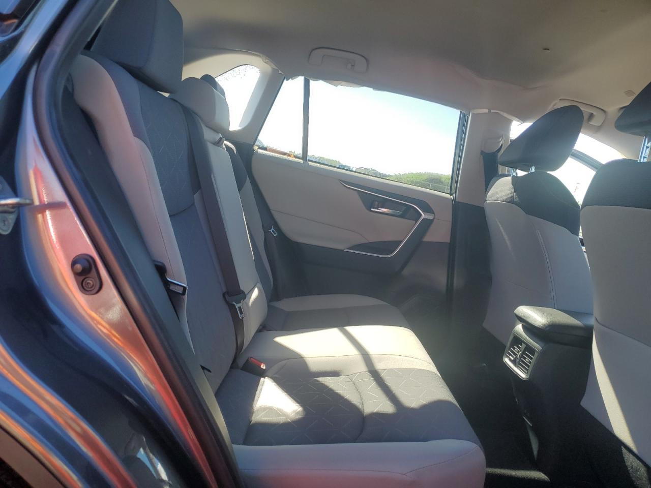2023 Toyota RAV 4 - Image 11