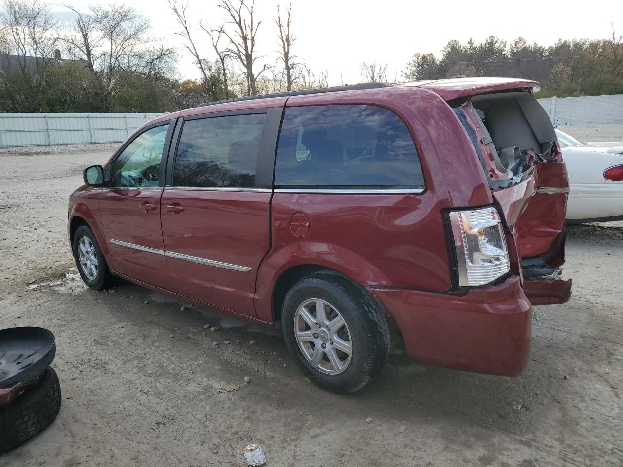 2013 Chrysler Town & Country - Image 2