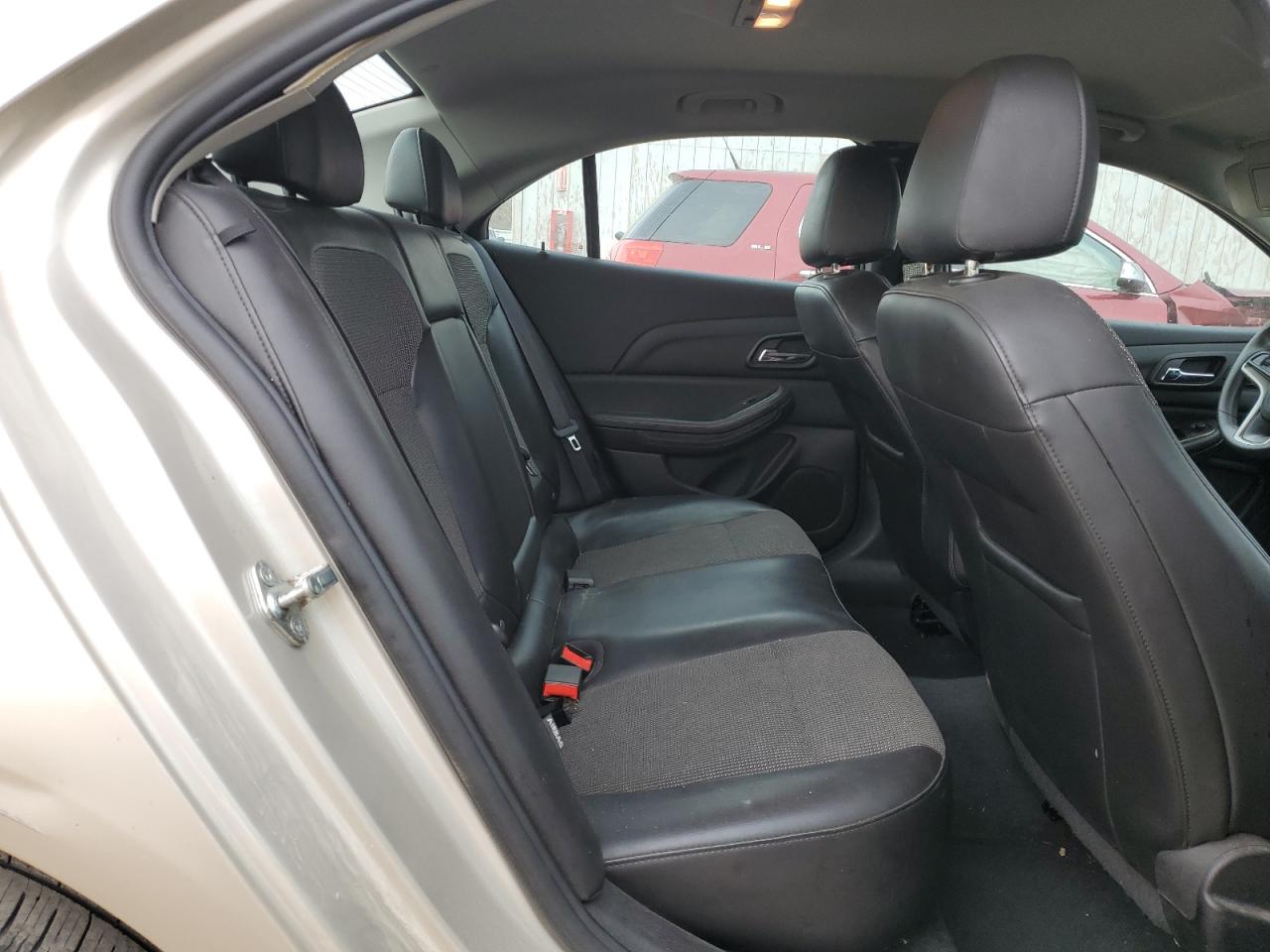 2016 Chevrolet Malibu - Image 10
