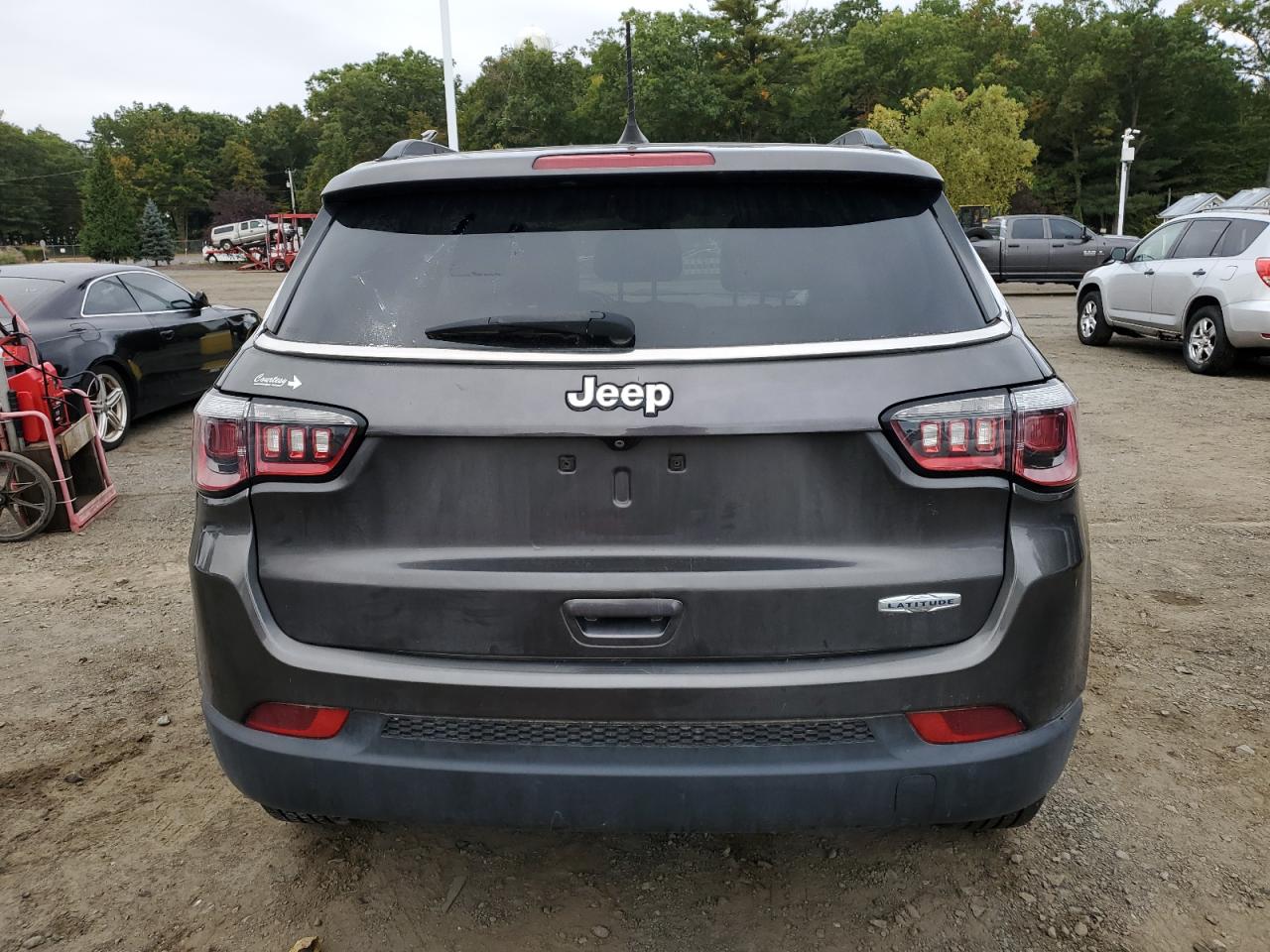 3C4NJCBB0JT102406 2018 Jeep Compass Latitude