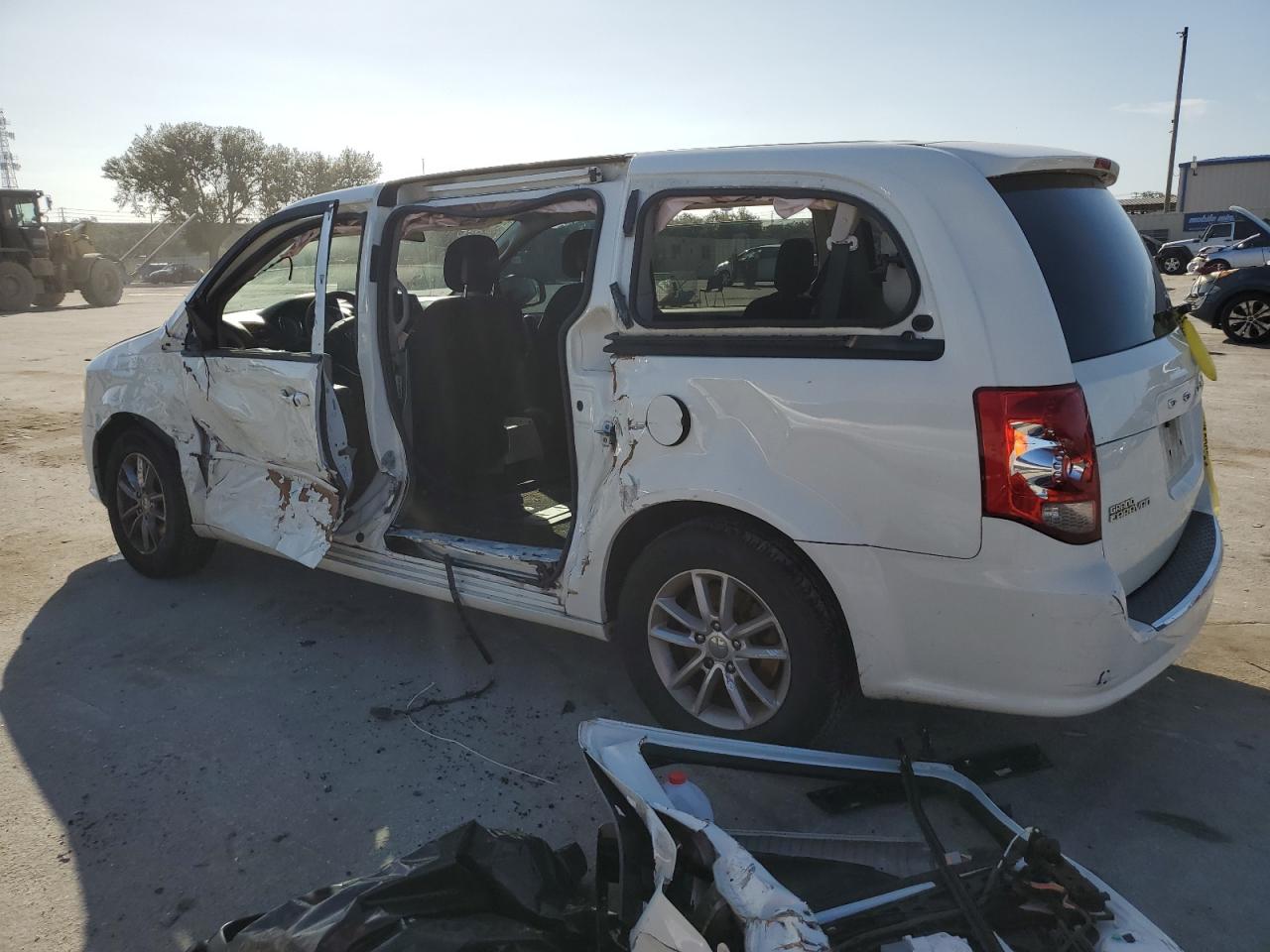 2013 Dodge Caravan - Image 2