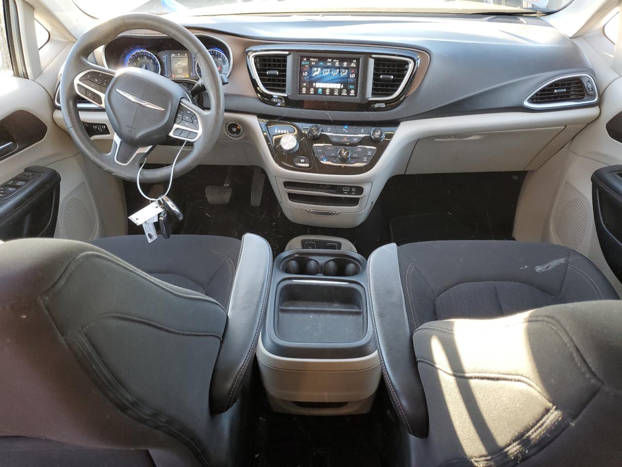 2018 Chrysler Pacifica - Image 8