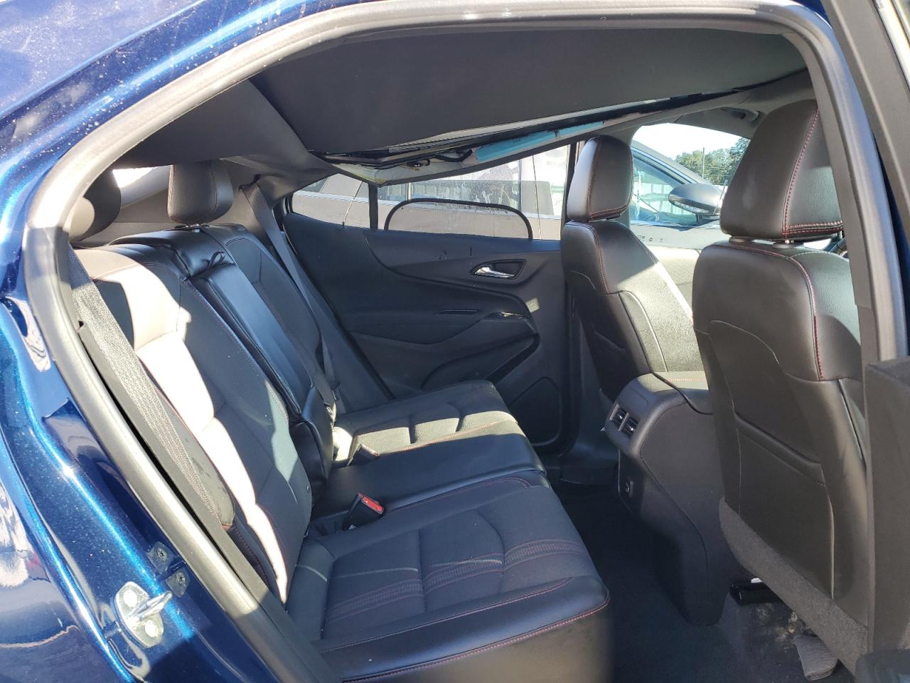 2022 Chevrolet Equinox - Image 11