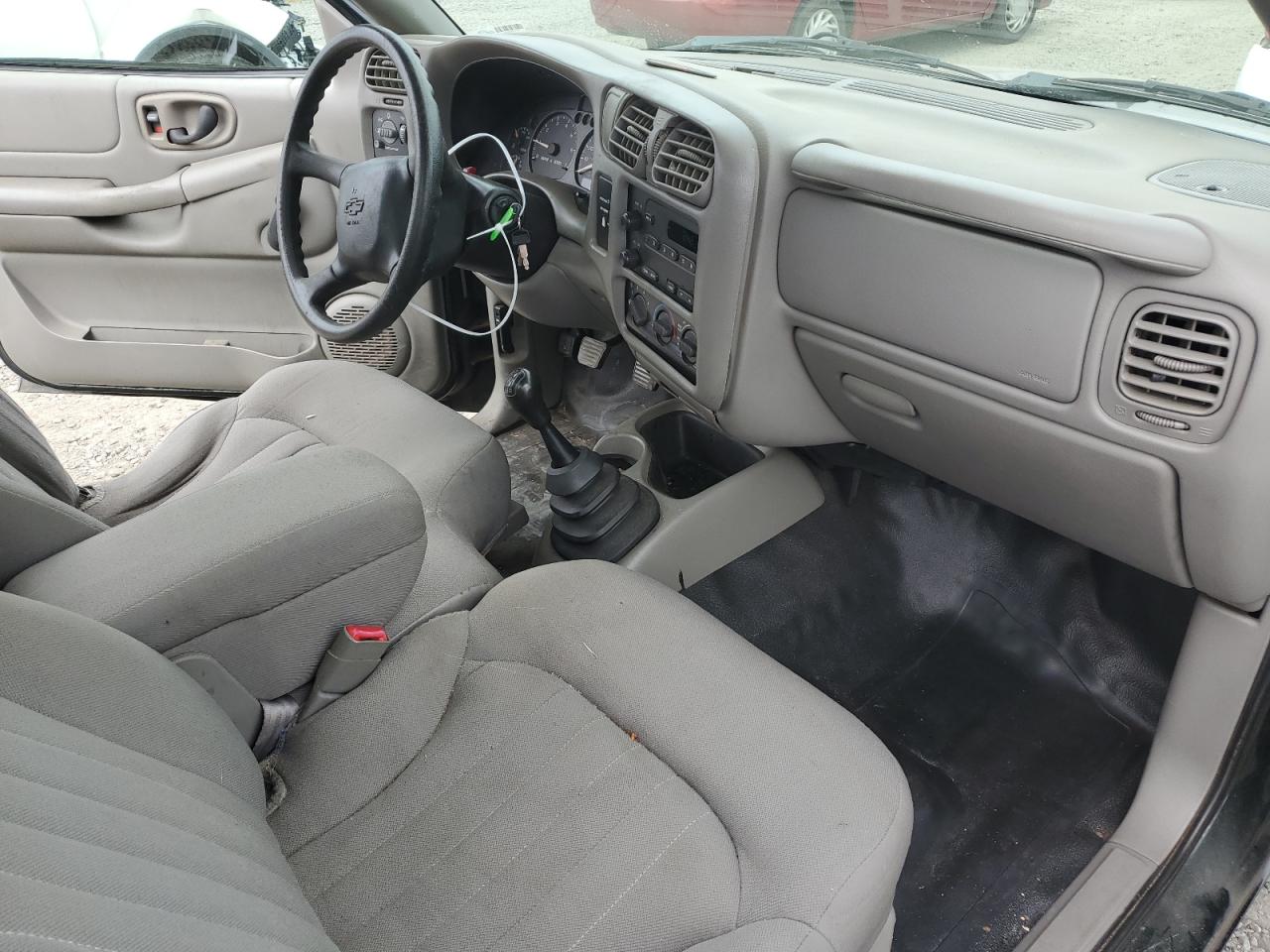 2003 Chevrolet S-10 Pickup - Image 8