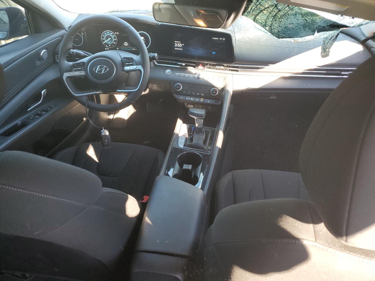 2023 Hyundai Elantra - Image 8