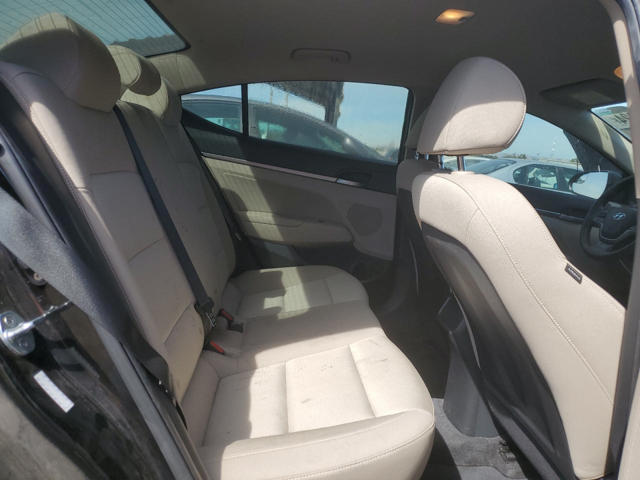 2017 Hyundai Elantra - Image 10