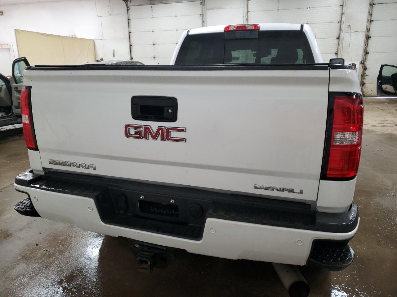 2018 GMC Sierra K2500 Denali VIN: 1GT12UEY2JF287487 Lot: 73570204