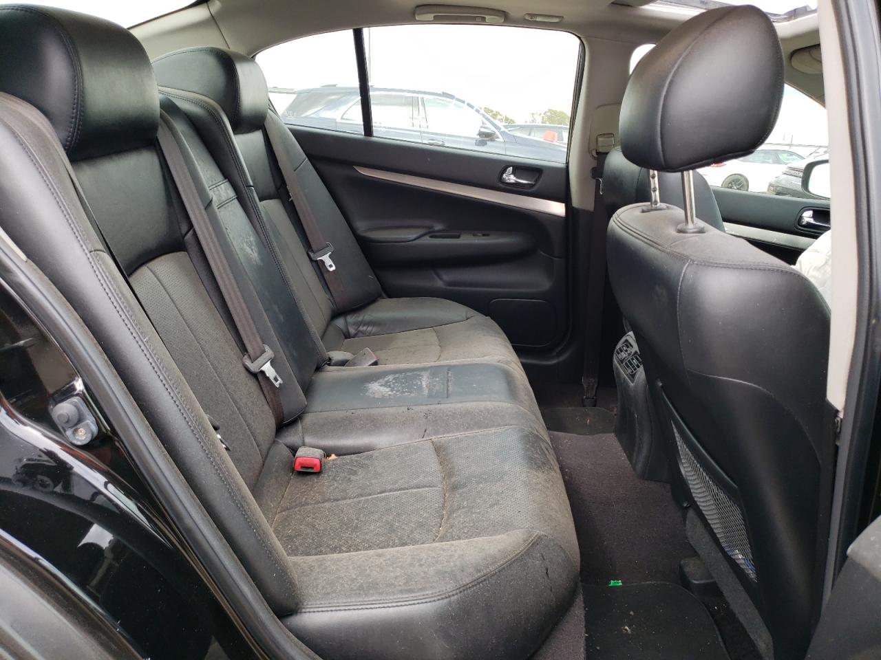 2015 Infiniti Q40 - Image 10