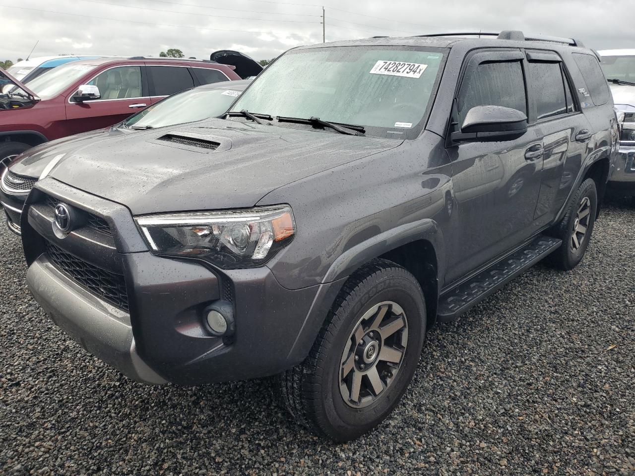 VIN JTEBU5JR7J5572397 2018 TOYOTA 4RUNNER no.1