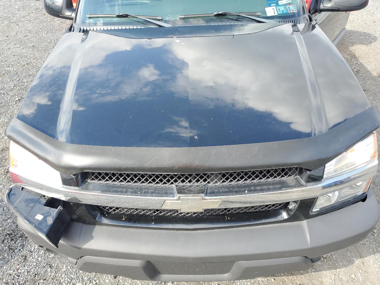 2004 Chevrolet Avalanche - Image 11