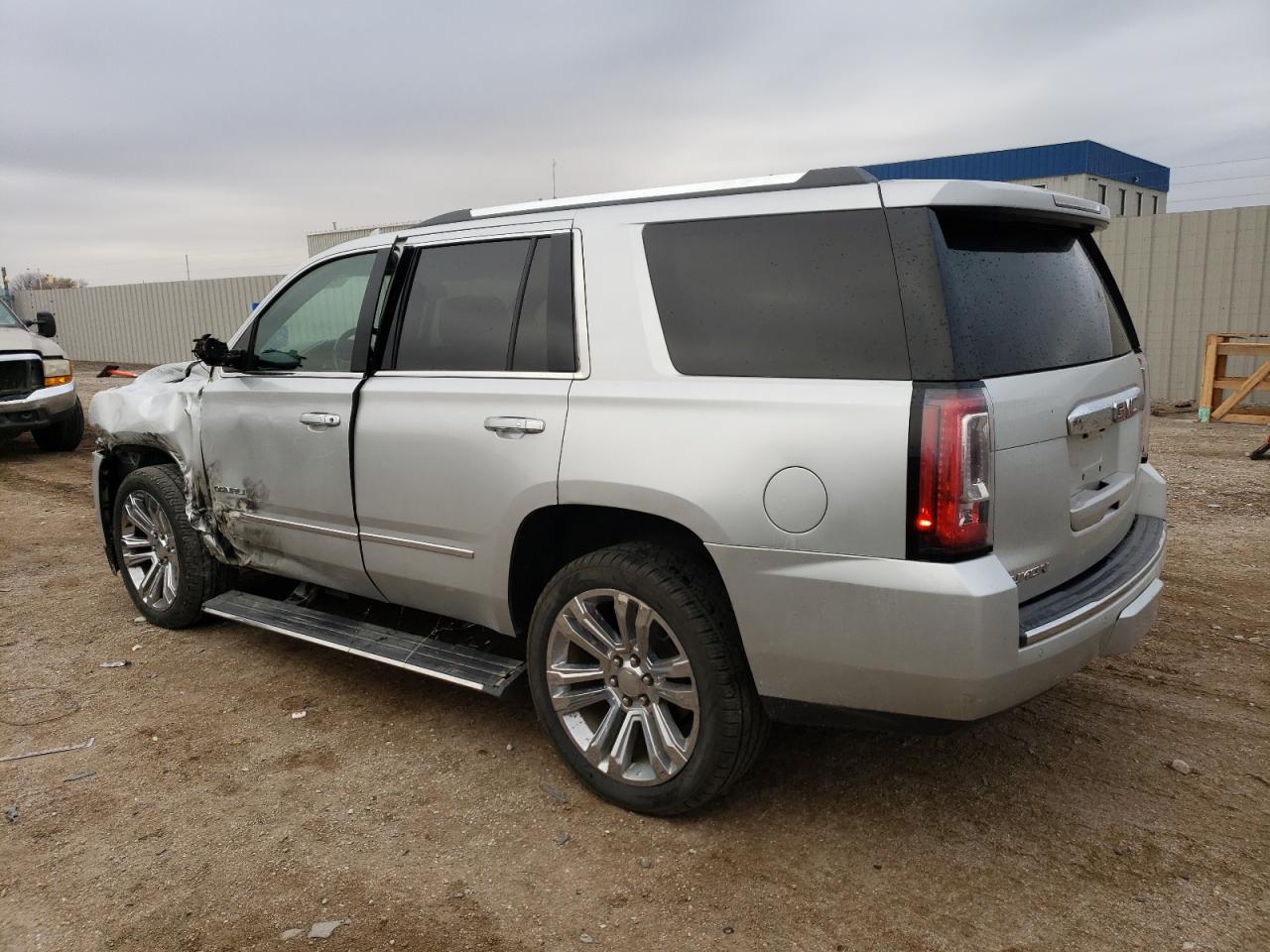 2015 GMC Yukon - Image 2