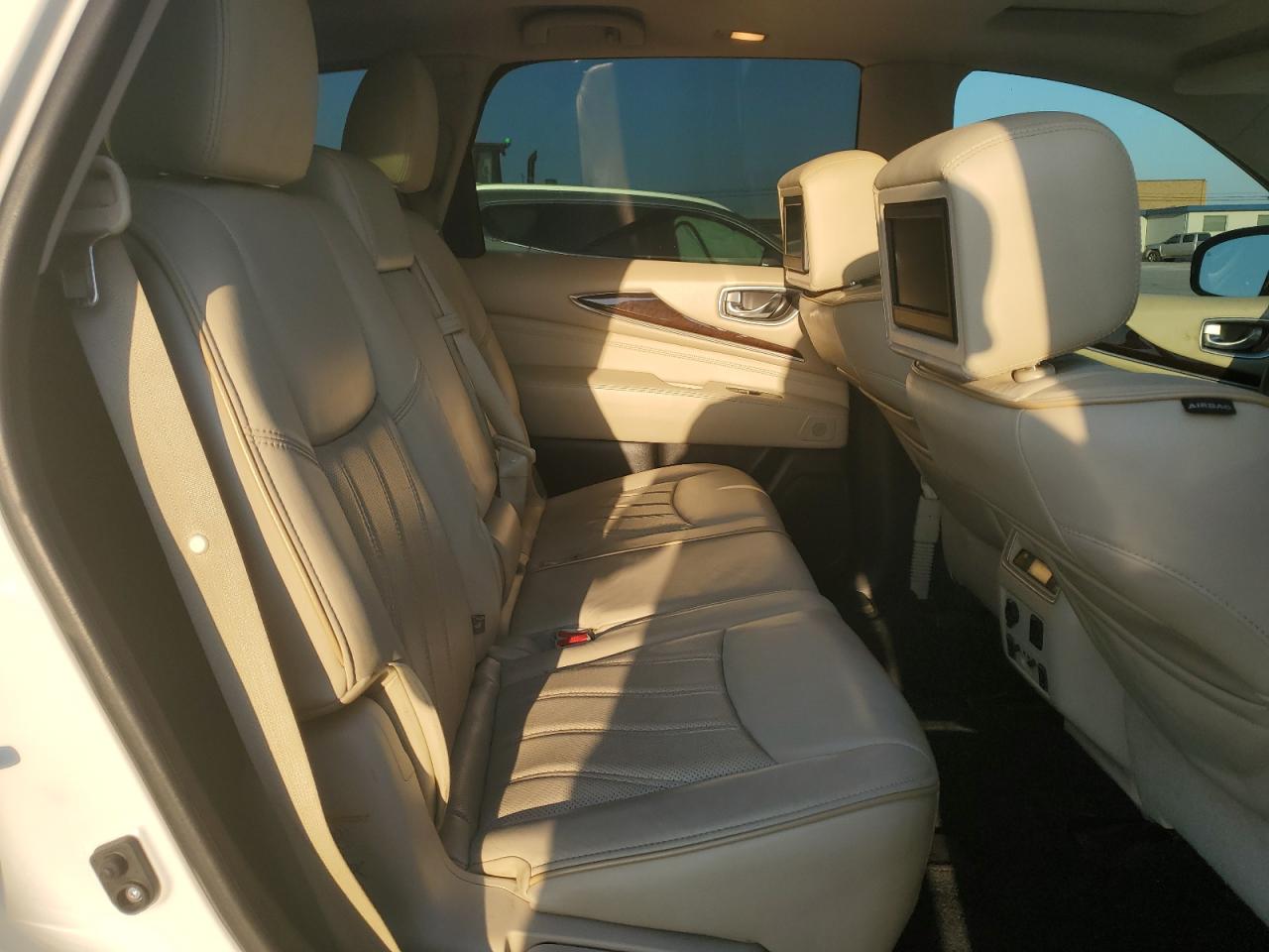 2015 Infiniti QX60 - Image 11