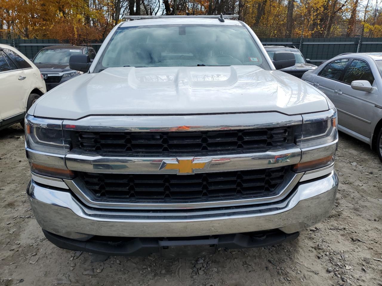 2016 Chevrolet Silverado - Image 5