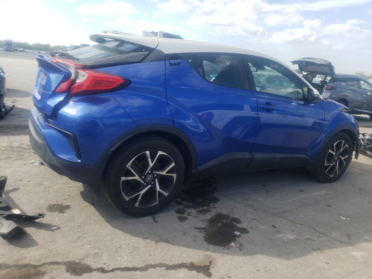 VIN NMTKHMBX0JR063051 2018 TOYOTA C-HR no.3