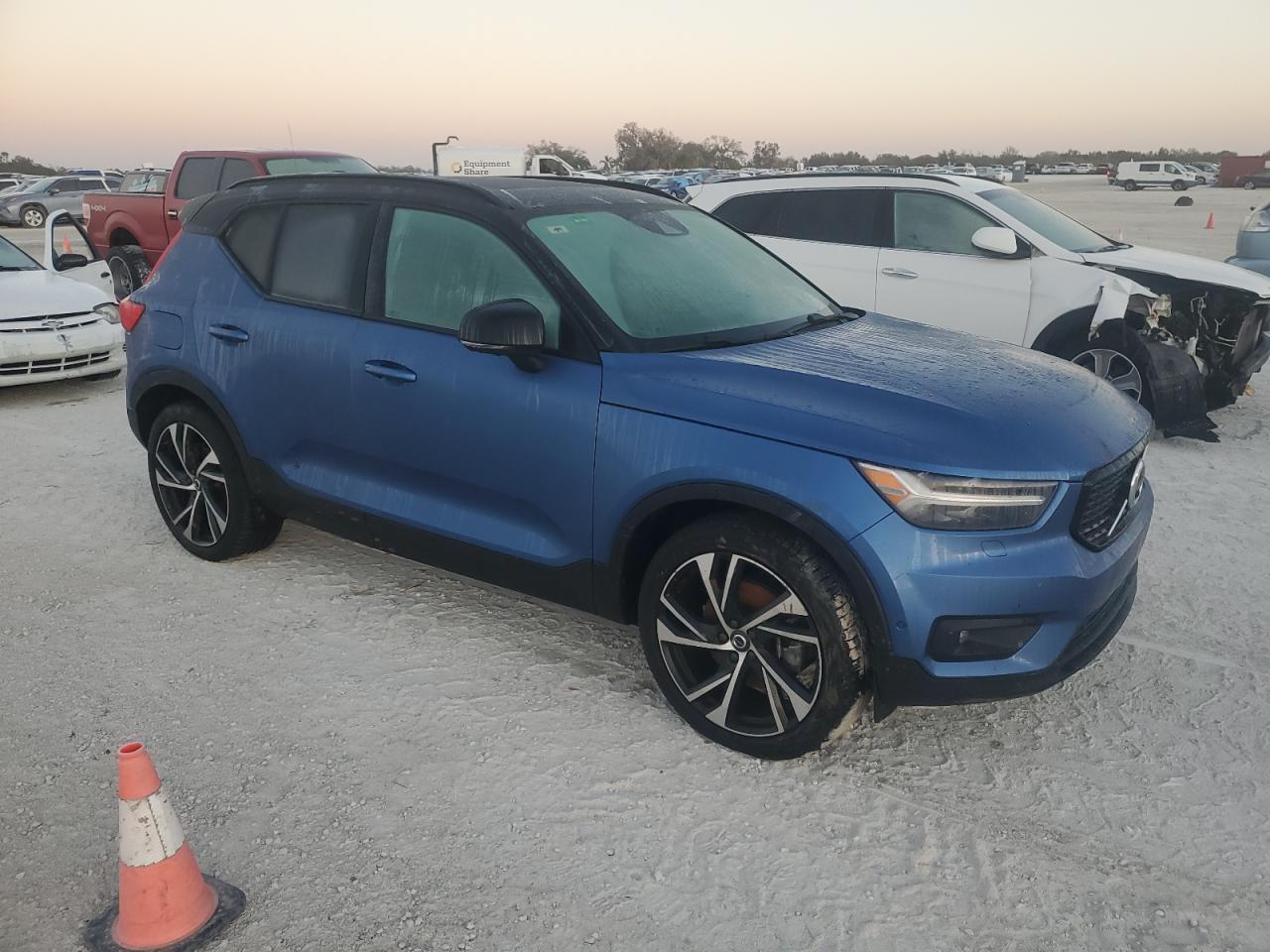 2021 Volvo XC40 - Image 4