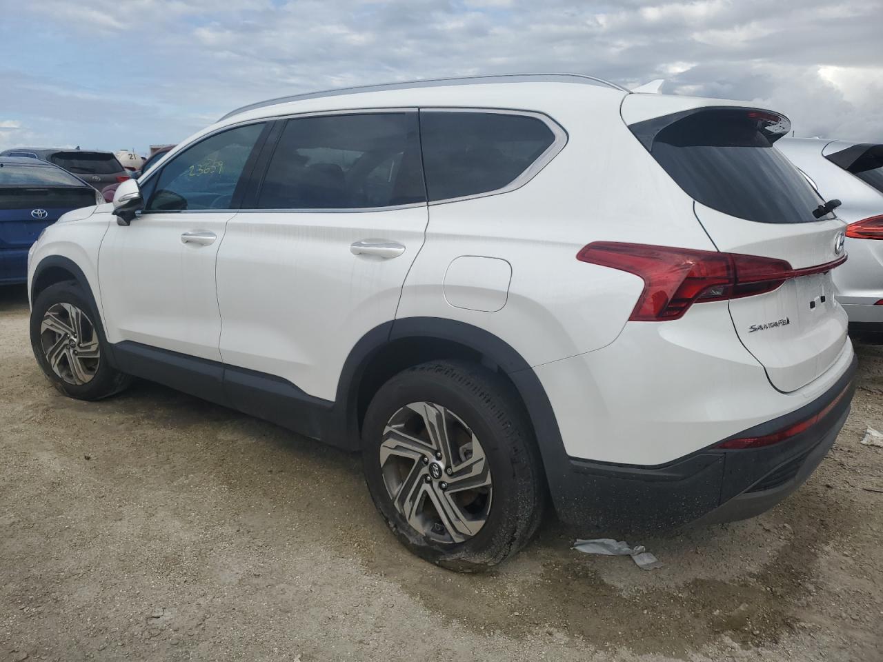 2023 Hyundai Santa Fe - Image 2