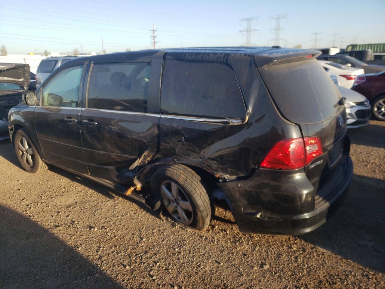 2009 Volkswagen Routan - Image 2