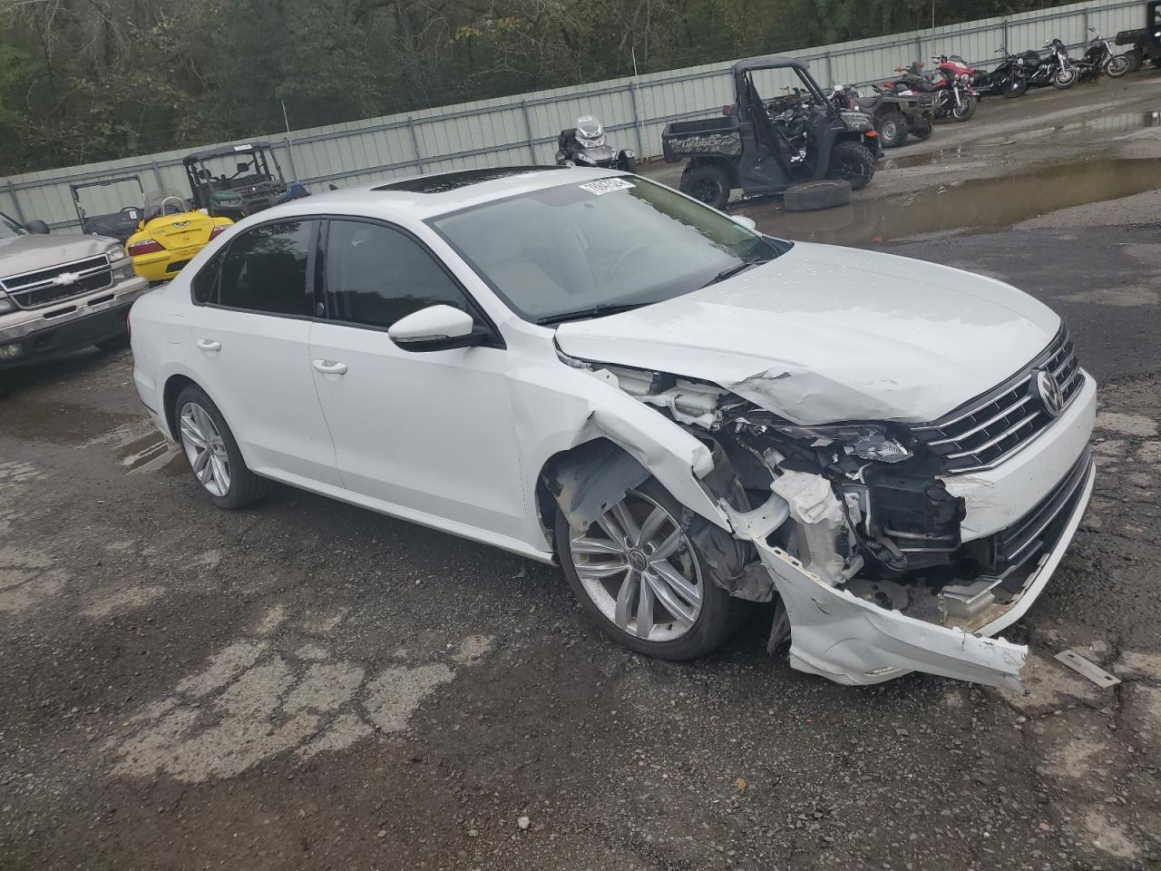 2019 Volkswagen Passat - Image 4