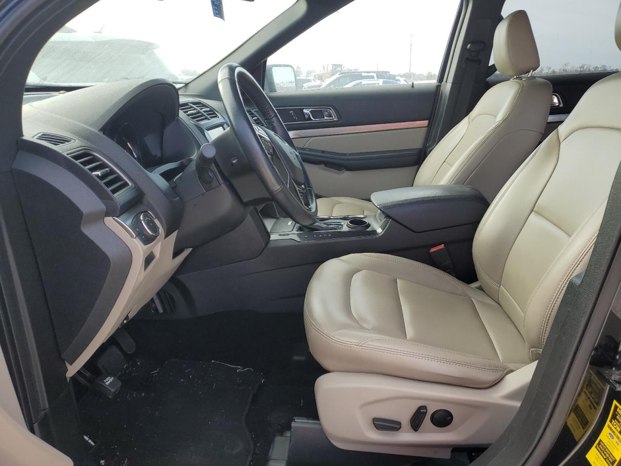 2019 Ford Explorer - Image 12