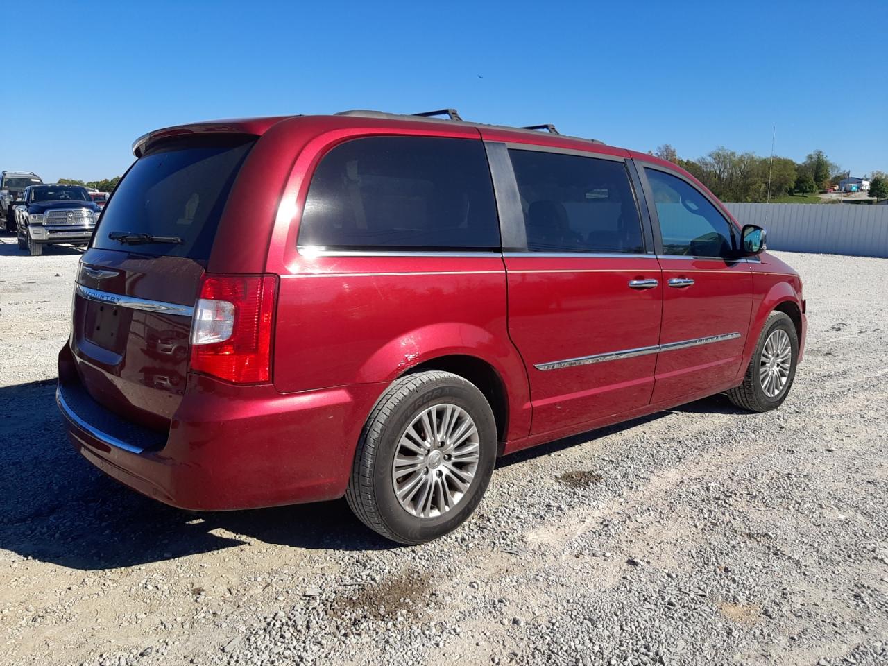 2013 Chrysler Town & Country - Image 3