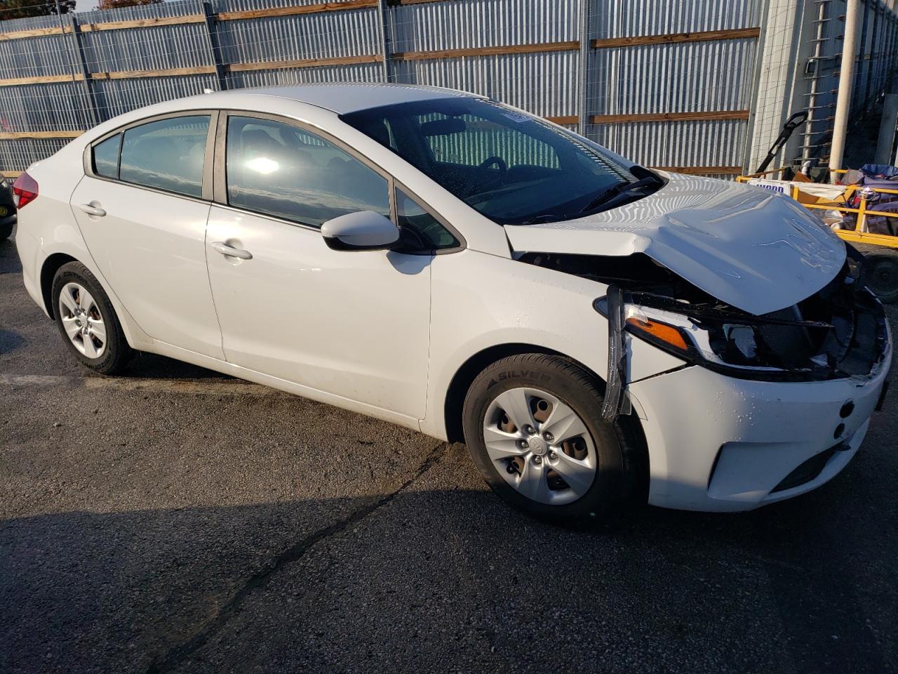 2017 Kia Forte - Image 4