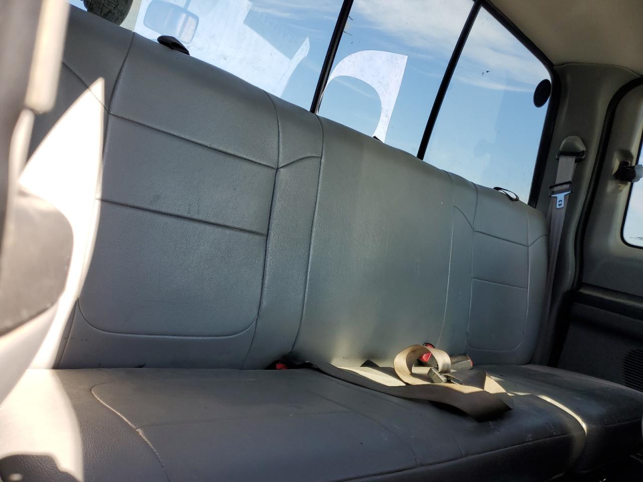 2004 Ford F250 - Image 10