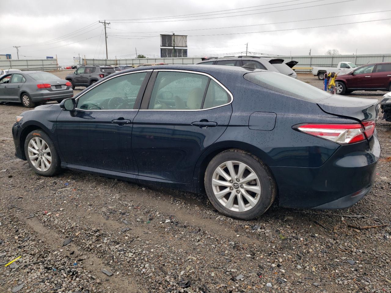 VIN 4T1B11HKXJU656603 2018 TOYOTA CAMRY no.2