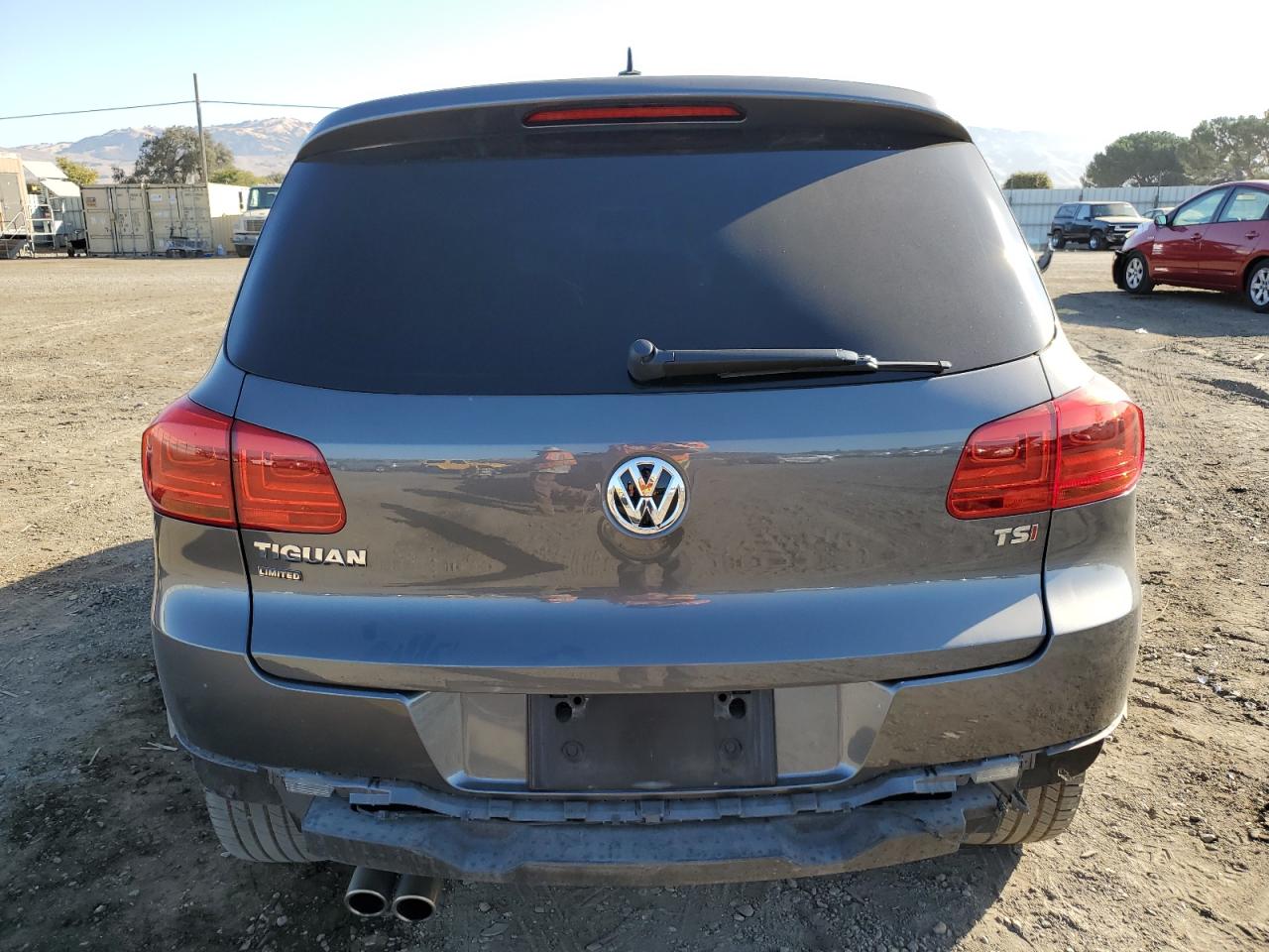 WVGAV7AX4HK047666 2017 Volkswagen Tiguan S