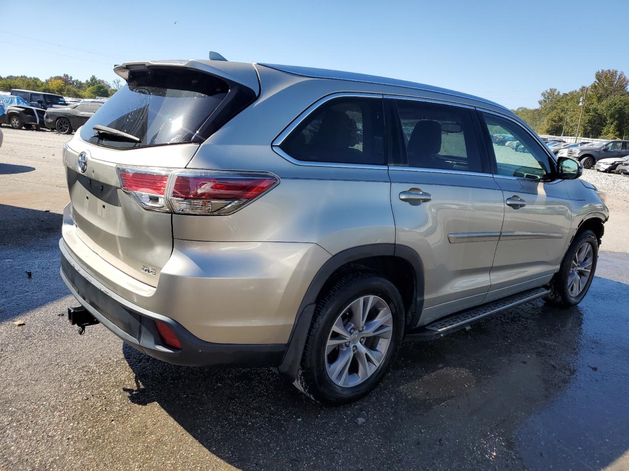 2015 Toyota Highlander - Image 3