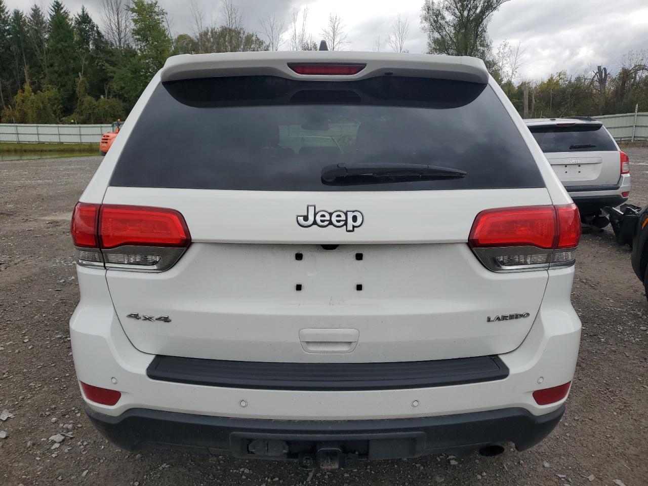 1C4RJFAG2KC849115 2019 Jeep Grand Cherokee Laredo